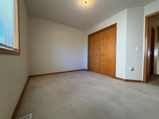 Building Photo - 5653 E Grove Dr SE