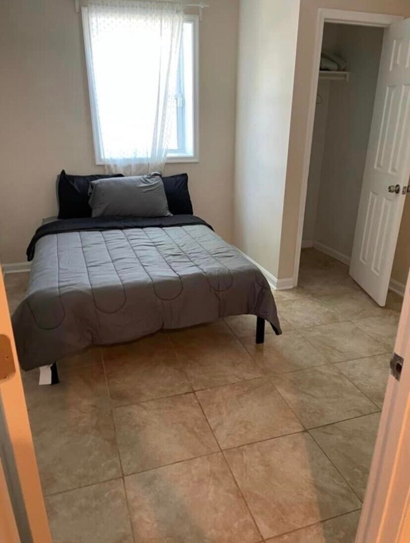 Bedroom 2 - 4296 Southern Ave SE