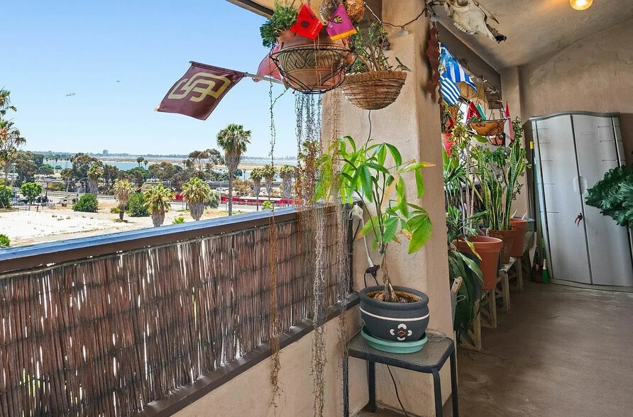 Large Patio - 2540 Clairemont Dr