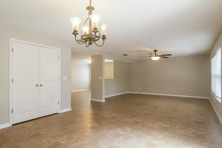 Building Photo - 645 Maya Susan Loop