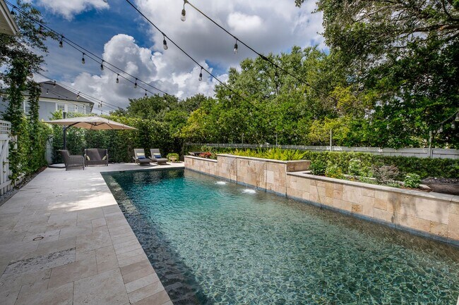Building Photo - Baldwin Park Beauty! 3 bed/2.5 bath Pool H...