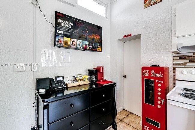 Building Photo - 2019 Fletcher St