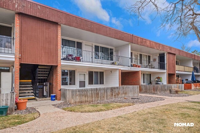 Building Photo - Charming 2BR Condo in Denver