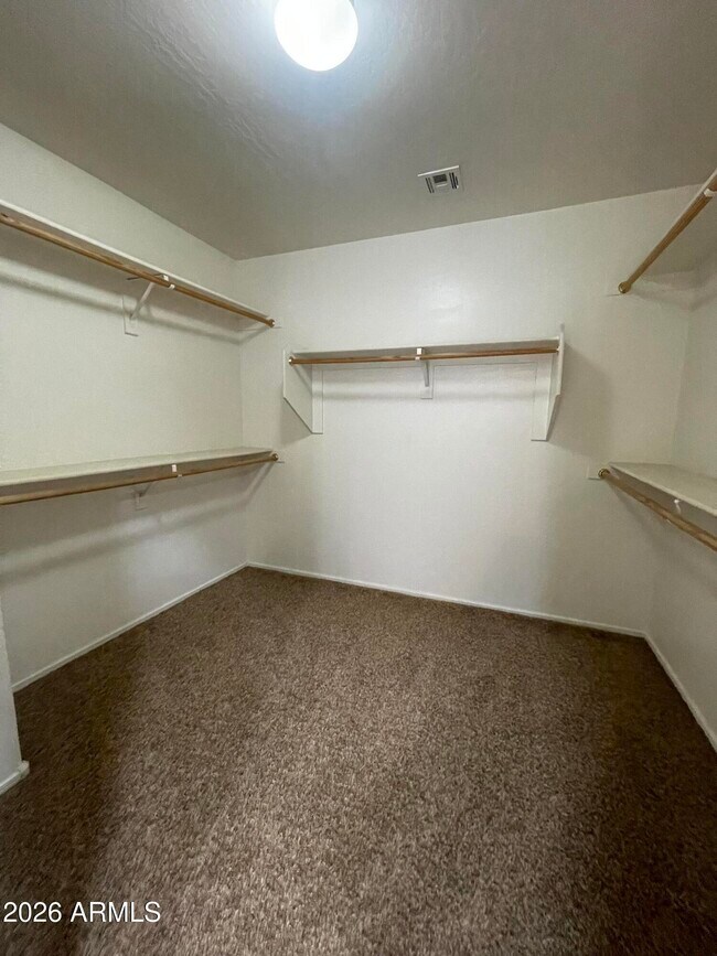 Building Photo - 1466 Holiday Dr