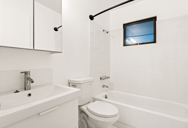 Building Photo - Secluded Rockridge 2BD | Parking Included | Near BART, Shops & Dining