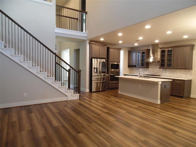 Building Photo - 225 Eagle Ford Dr