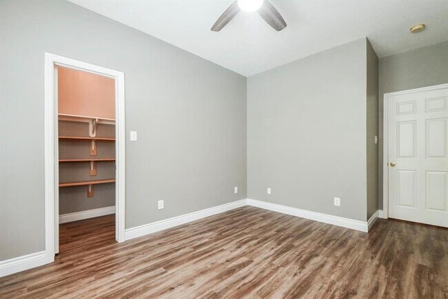 Building Photo - 18 E Knightsbridge Dr