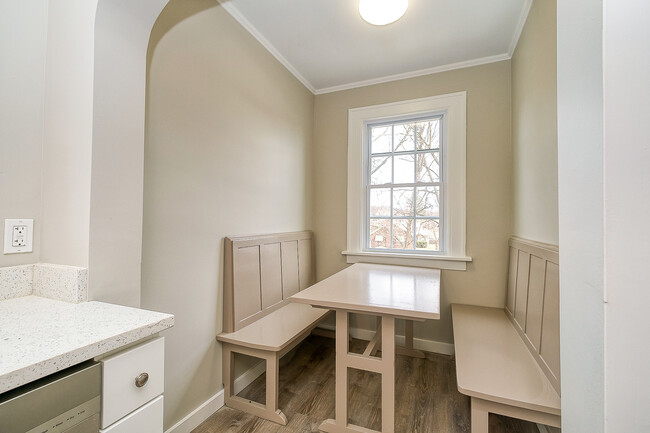 Breakfast Nook - 1869 Perrott Ave