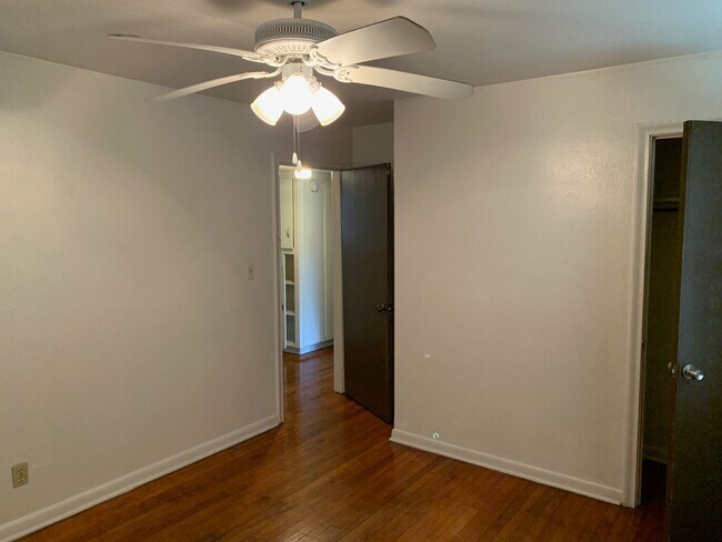 Building Photo - 1642 Sharkey St