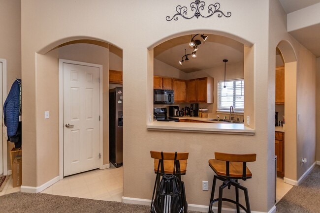 Building Photo - Beautiful upper-level condo in gated community!!!