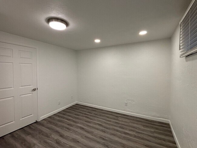 Building Photo - 462 S 100 W St