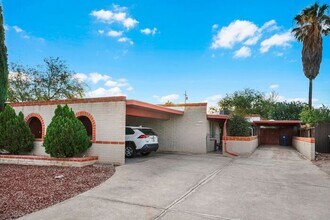 Building Photo - Pending/ Rented - Radiant East Tucson Retreat: Bright 2-Bed with Large Private Backyard