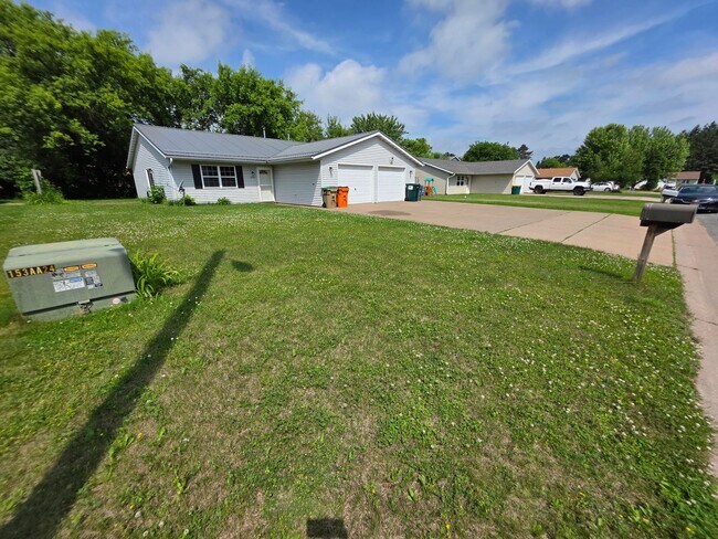 Building Photo - 2102/2104 Mittlestadt