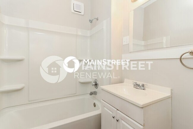 Building Photo - 5 Bedroom Pet-Friendly Home in Louisville,...
