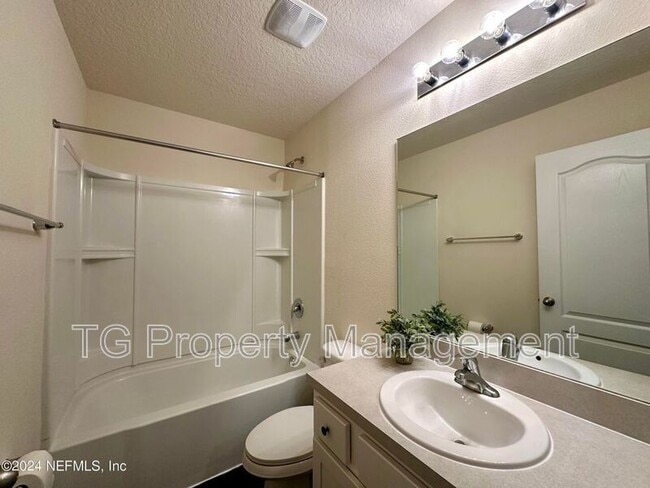 Building Photo - 336 Aralia Ln