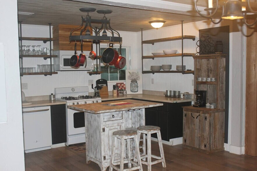 Building Photo - 111 Smokey River N