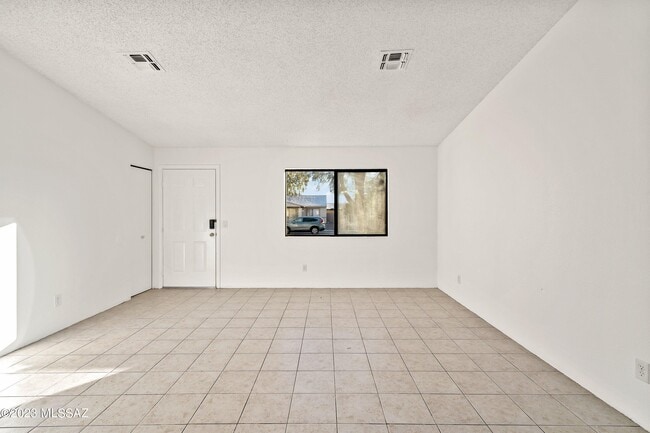Building Photo - 6082 S Birchwood Dr