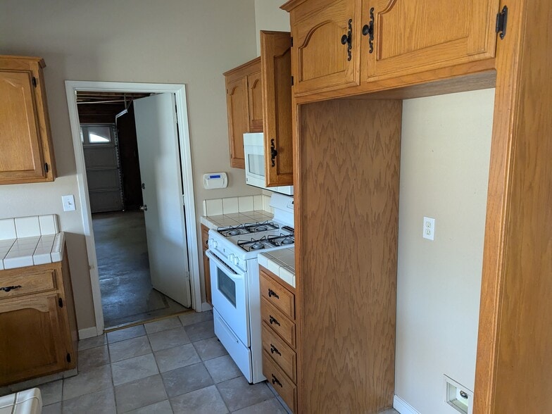 Building Photo - 3513 El Hogar Ct