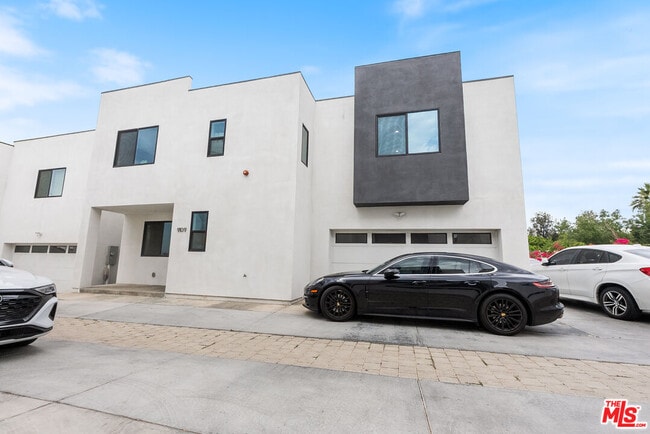 Building Photo - 9109 N Nilo Ln