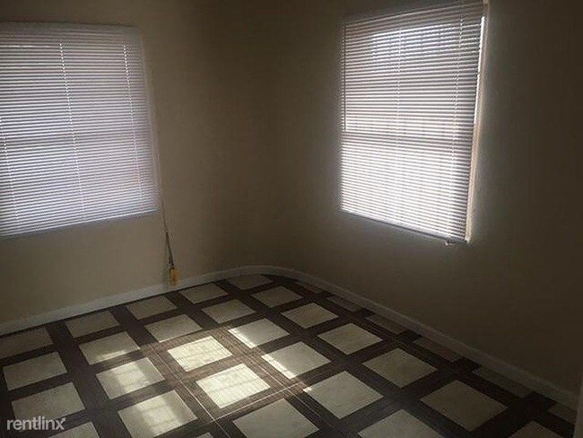 Building Photo - 498 N Arizona Ave