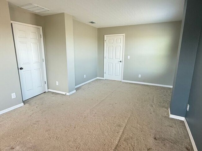 Building Photo - 5/3 Near Clermont -$500 OFF THE FIRST MONTH'S RENT