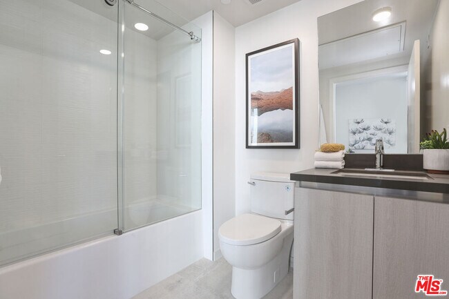 Building Photo - 740 Ridgeley Dr