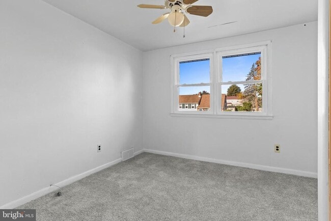 Building Photo - 18 Cobblestone Ln