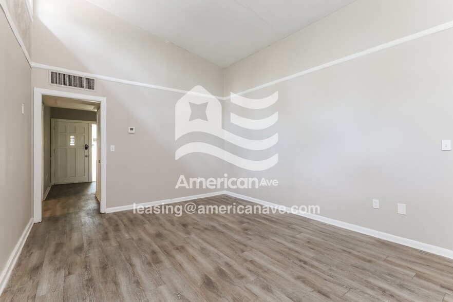 Building Photo - 1744 Cheswood Dr