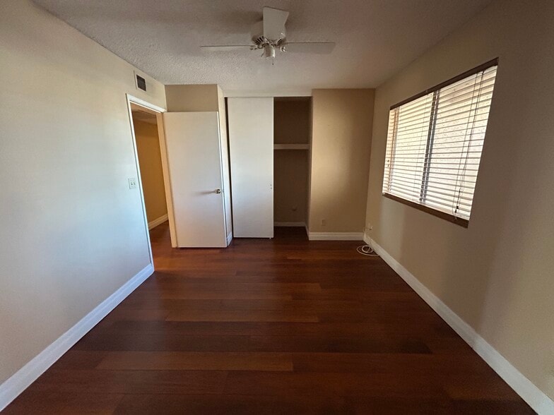 Building Photo - 12138 S Tomi Dr