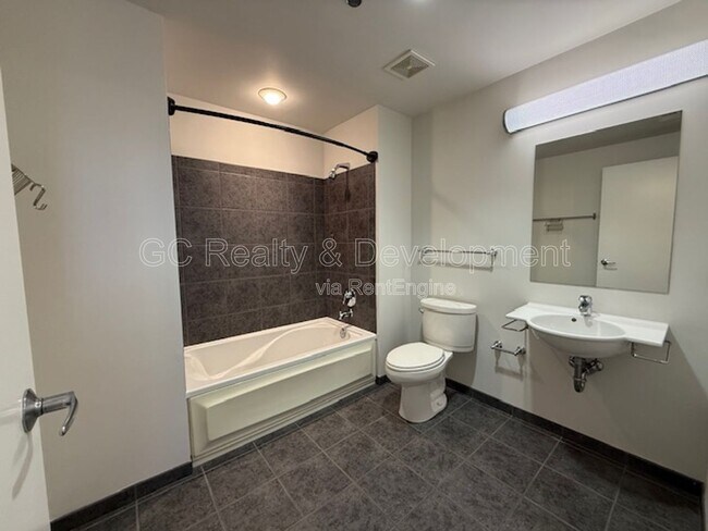 Building Photo - 10 S Dunton Ave