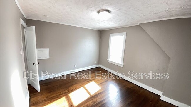 Building Photo - 1303 Kumler Ave