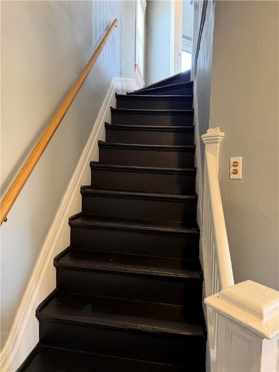 Building Photo - 161 S Union St