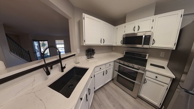 Building Photo - 12576 Mirkwood Ln