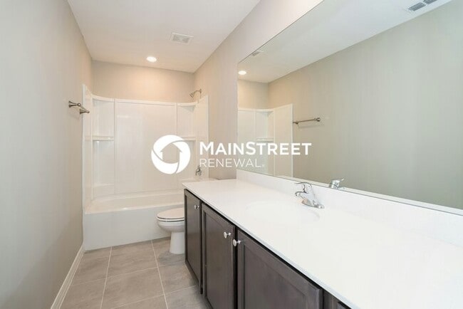 Building Photo - 5 Bedroom Pet-Friendly Home in Mascotte, FL with Main Street Renewal