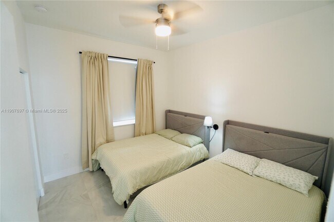 Building Photo - 1505 SW 27th Ct