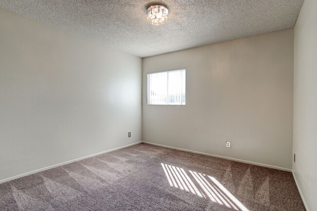 Building Photo - 7850 E Glenrosa Ave