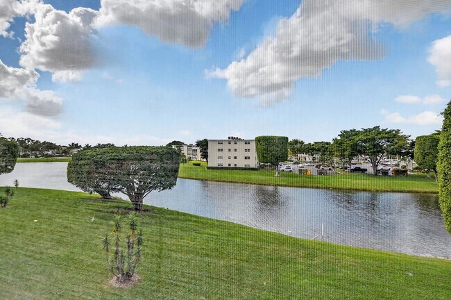 Building Photo - 3080 Cornwall D