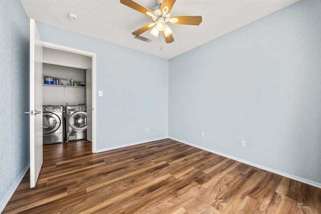 Building Photo - 1202 Thorpe Ln