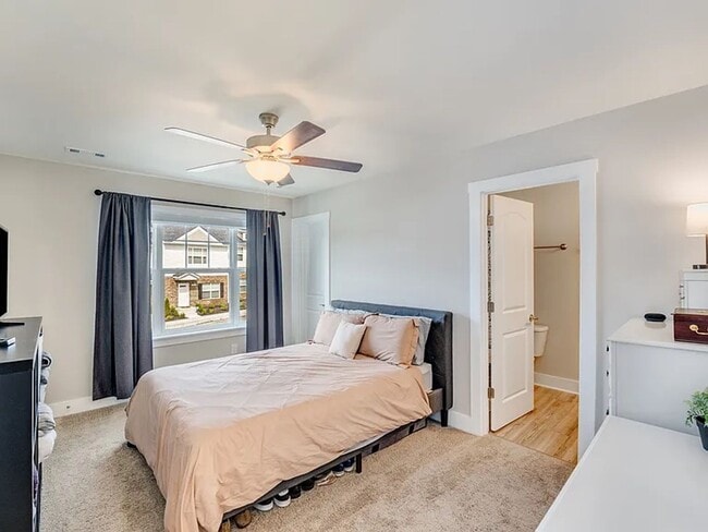 Building Photo - Amazing 3BR Townhome in Goodlettsville