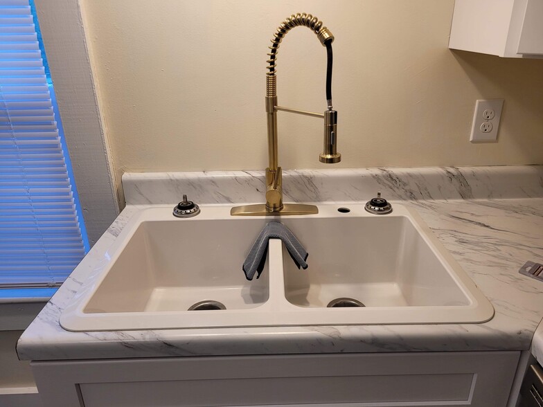 Building Photo - 155 E High St