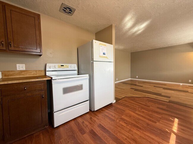 Building Photo - Forest Apartments