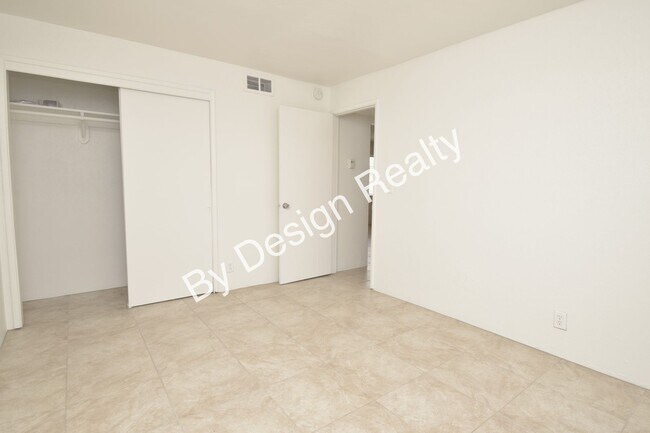 Building Photo - Updated 2 Bed 1 Bath Duplex with Fresh Paint, Ductless Heating/Cooling and Private Yard