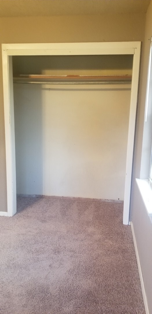 Building Photo - 3 Bedroom/2 Bath single family home for le...