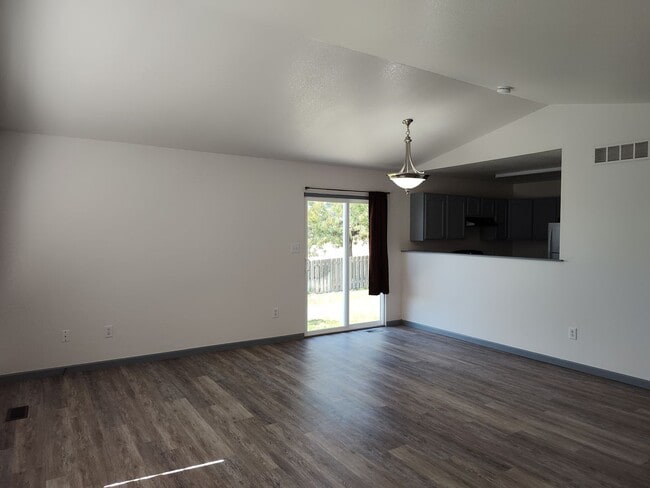 Building Photo - ALL PROSPECTIVE TENANTS MUST SUBMIT A $58 NON-REFUNDABLE APPLICATION FEE PER APPLICANT ONLINE AND...
