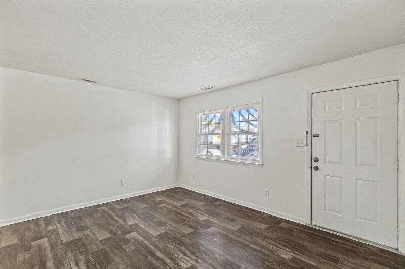 Building Photo - 224 Zack Cir