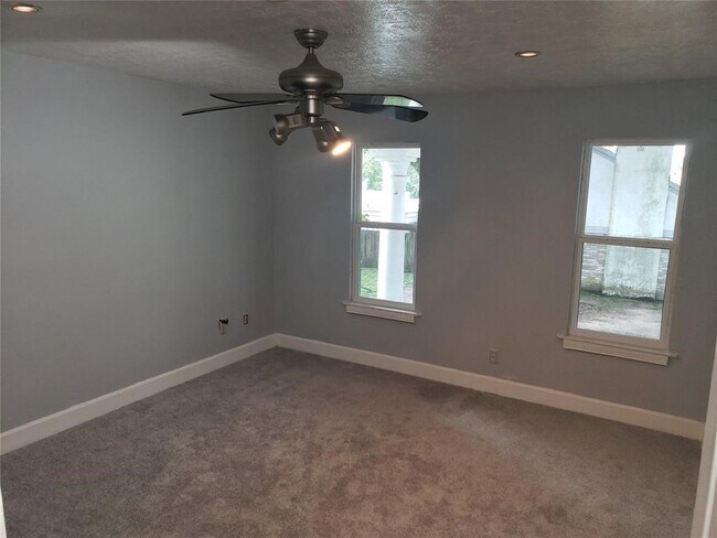 Building Photo - 12411 W Village Dr