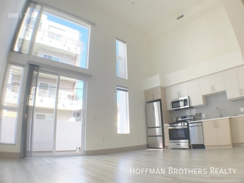 Building Photo - 1037 S Hobart Blvd