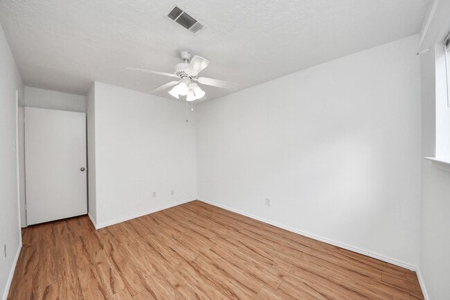 Building Photo - 17003 Amidon Dr