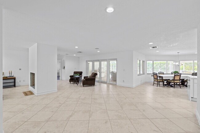 Building Photo - 7447 NW 82nd Terrace