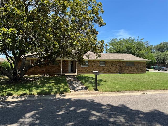 Primary Photo - 1009 Imperial Dr